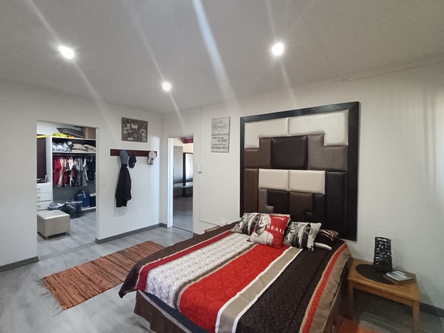 5 Bedroom Property for Sale in Oranjeville Free State